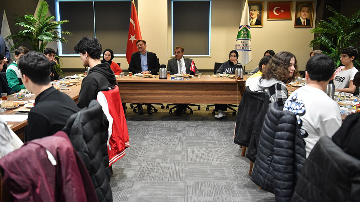 Refik Tuzcuoğlu Bahçelievler Belediyesi'ni ziyaret etti