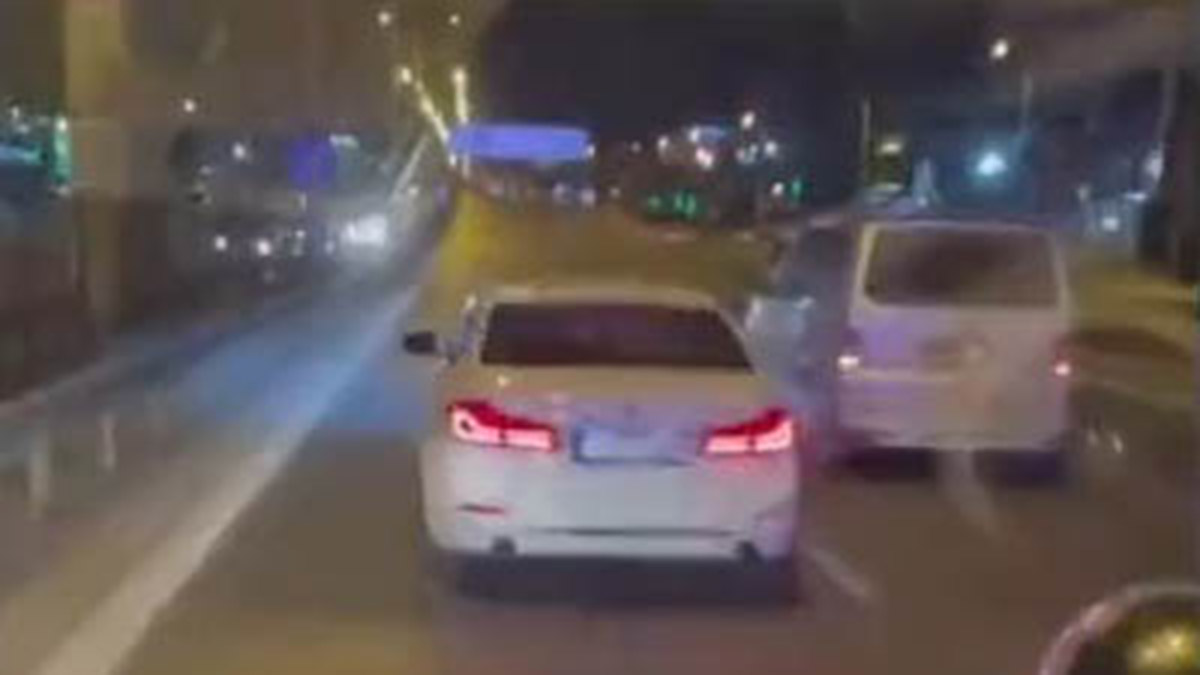 Ambulansa yol vermeyen sürücü kameraya yansıdı