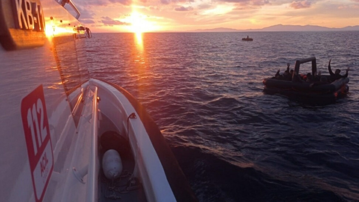 Datça'da geri itilen 27 kaçak göçmen kurtarıldı