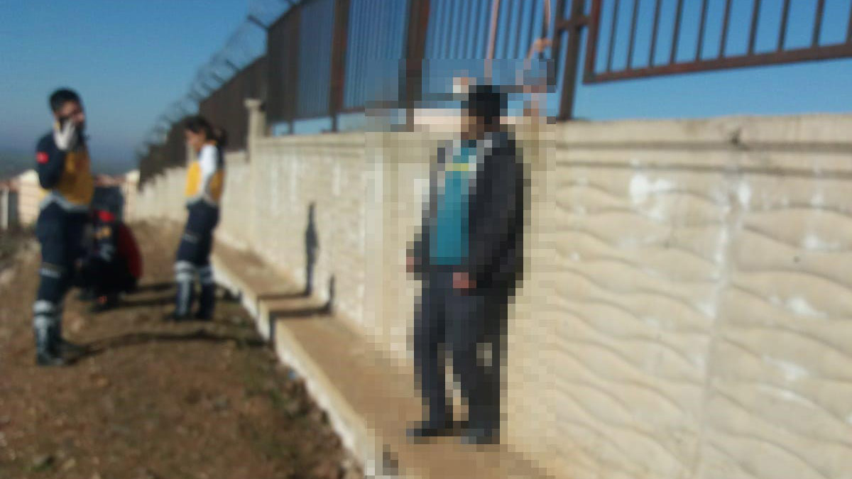 Demir korkulukta iple asılı ölü bulundu