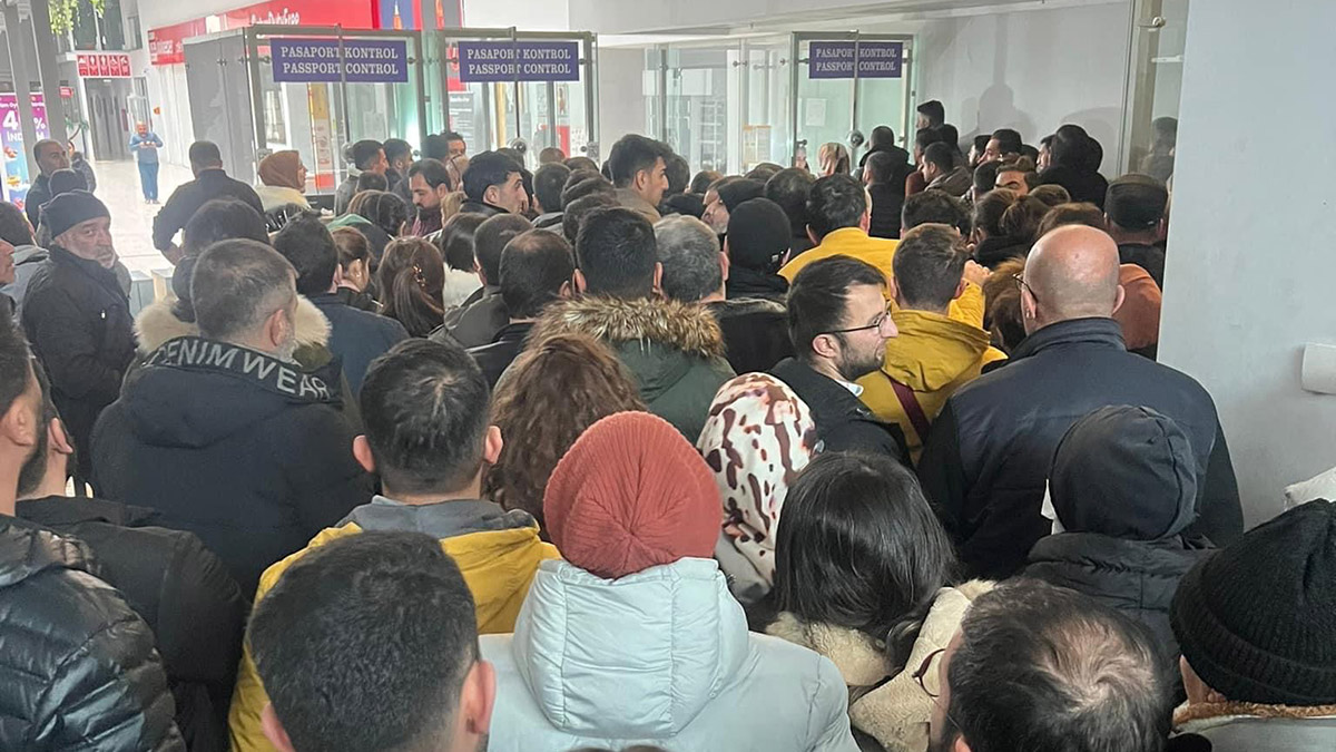 Dilucu Sınır Kapısı'nda IMEI kuyruğu