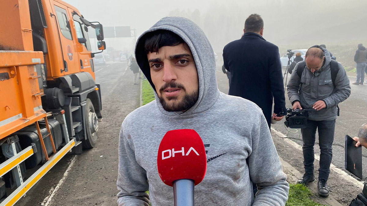 Diyarbakır-Mardin kara yolunda çevik kuvvet servis aracına bombalı saldırıda görgü tanığı Rıdvan Erdoğan çay içtikleri sırada patlamayı duyduklarını belirterek, "Patlama sesini herkes trafo sandı. Koştuk dışarıya bakalım ne olmuş diye. Biz baktık araba patlamış. Memurlar yaralanmıştı" dedi.