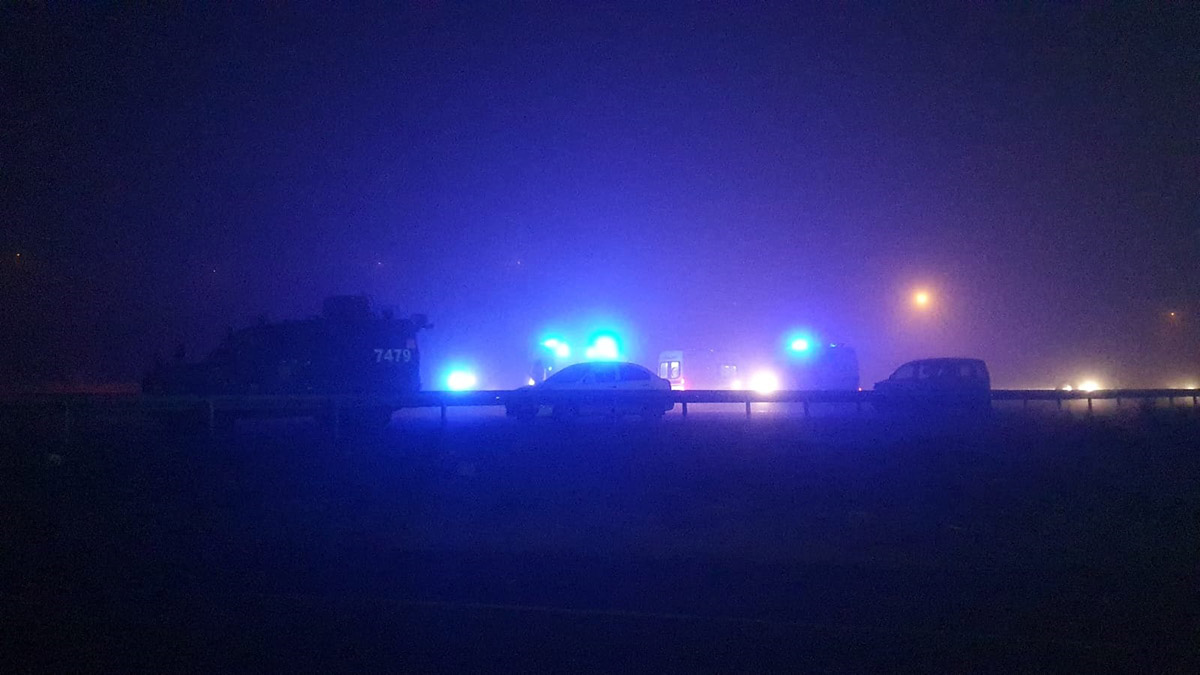 Çevik kuvvet aracına saldırı; 2 gözaltı