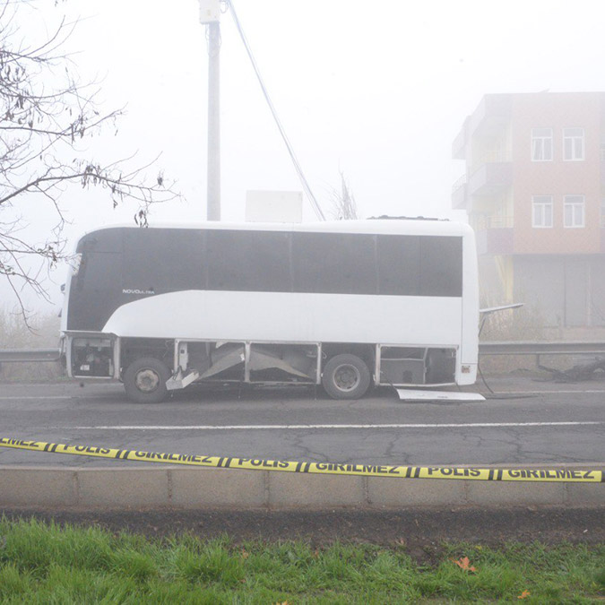 Diyarbakır'daki bombalı araçlı saldırıda 17 gözaltı