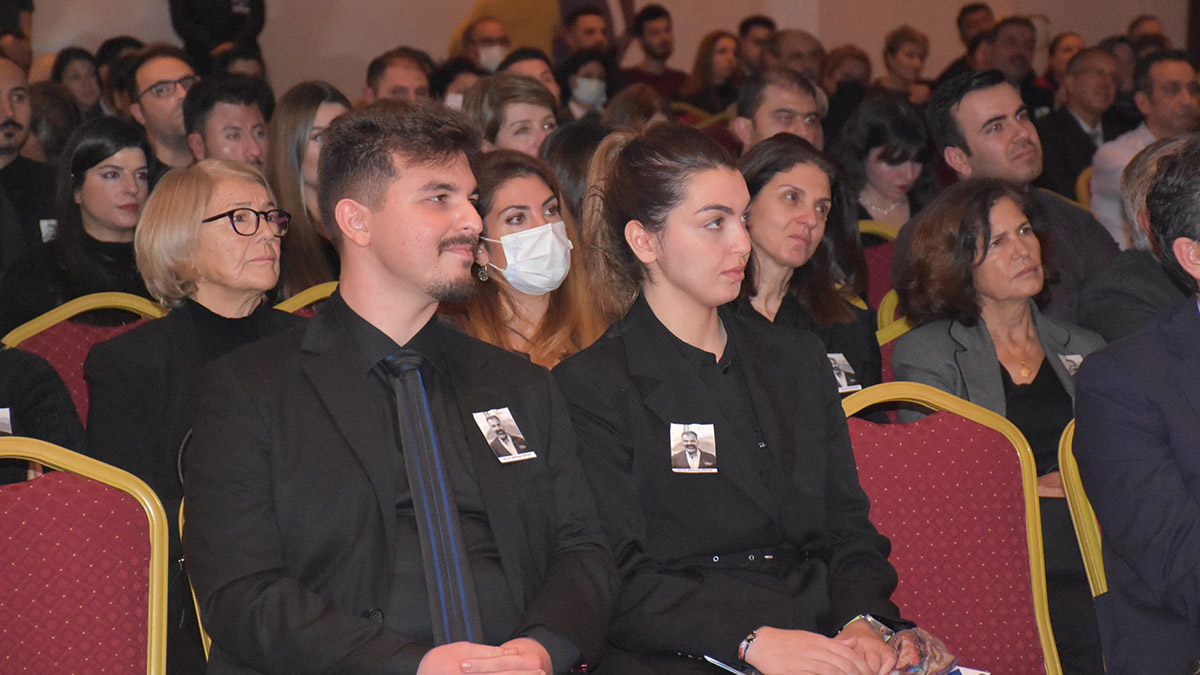 İzmir'de sayısız hastanın gözlerine ışık olan Batıgöz Sağlık Grubu'nun kurucusu, göz hastalıkları hekimi ve iş insanı Dr. Mehmet Söyler için anma töreni düzenlendi.