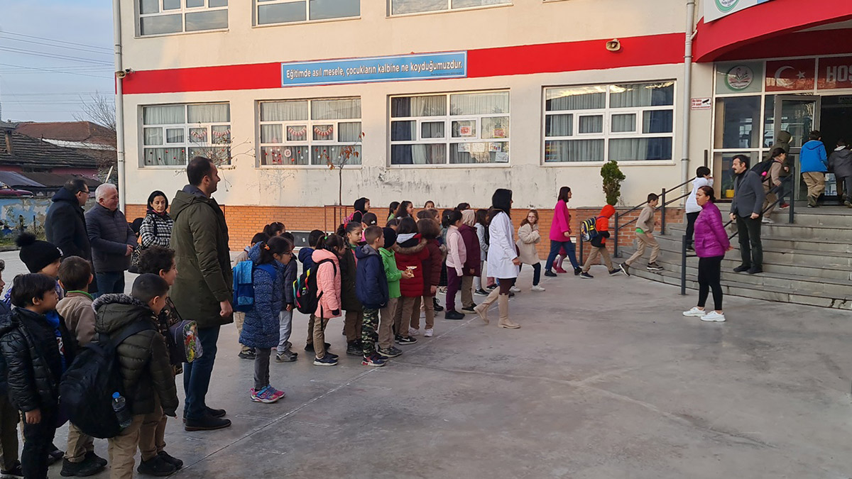 Düzce'de okullarda eğitim yeniden başladı