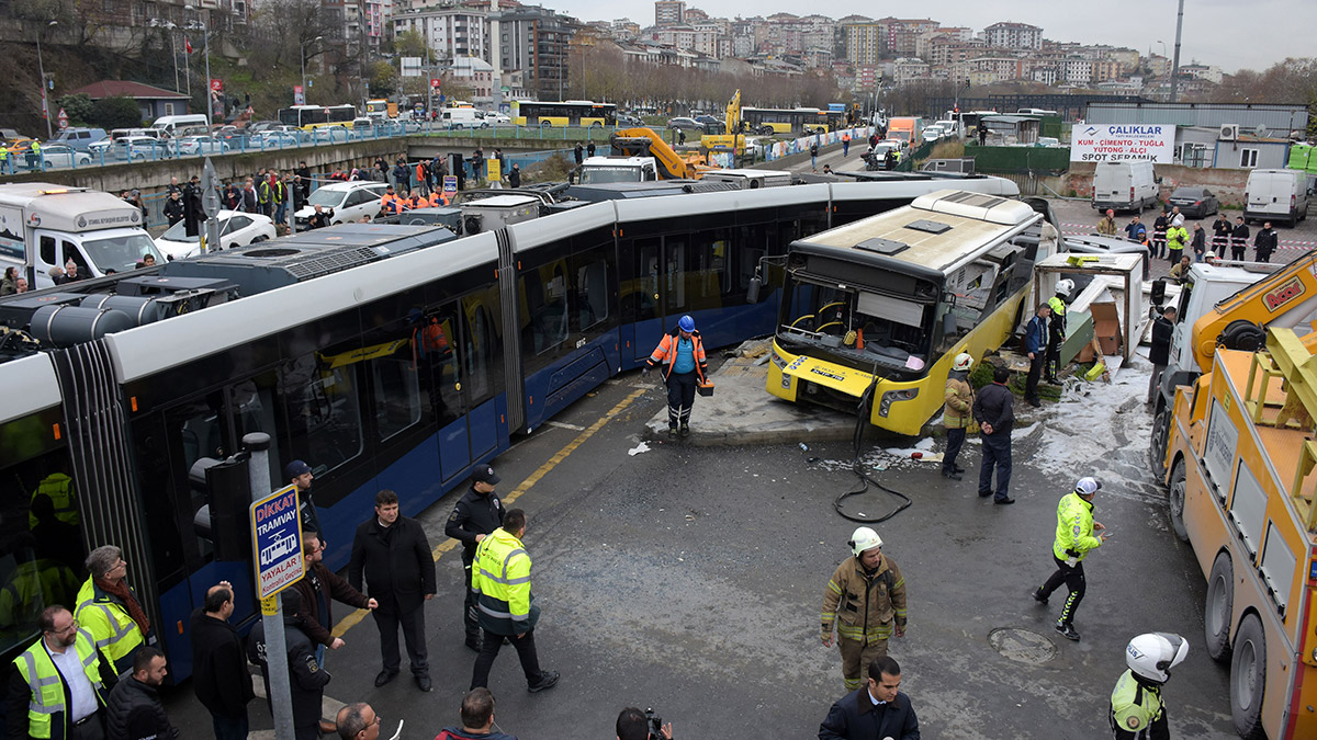 Tramvay ile İETT otobüsünün çarpışmasında sinyalizasyon arızası