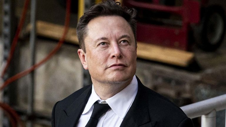 Elon Musk istifa edeceğini duyurdu