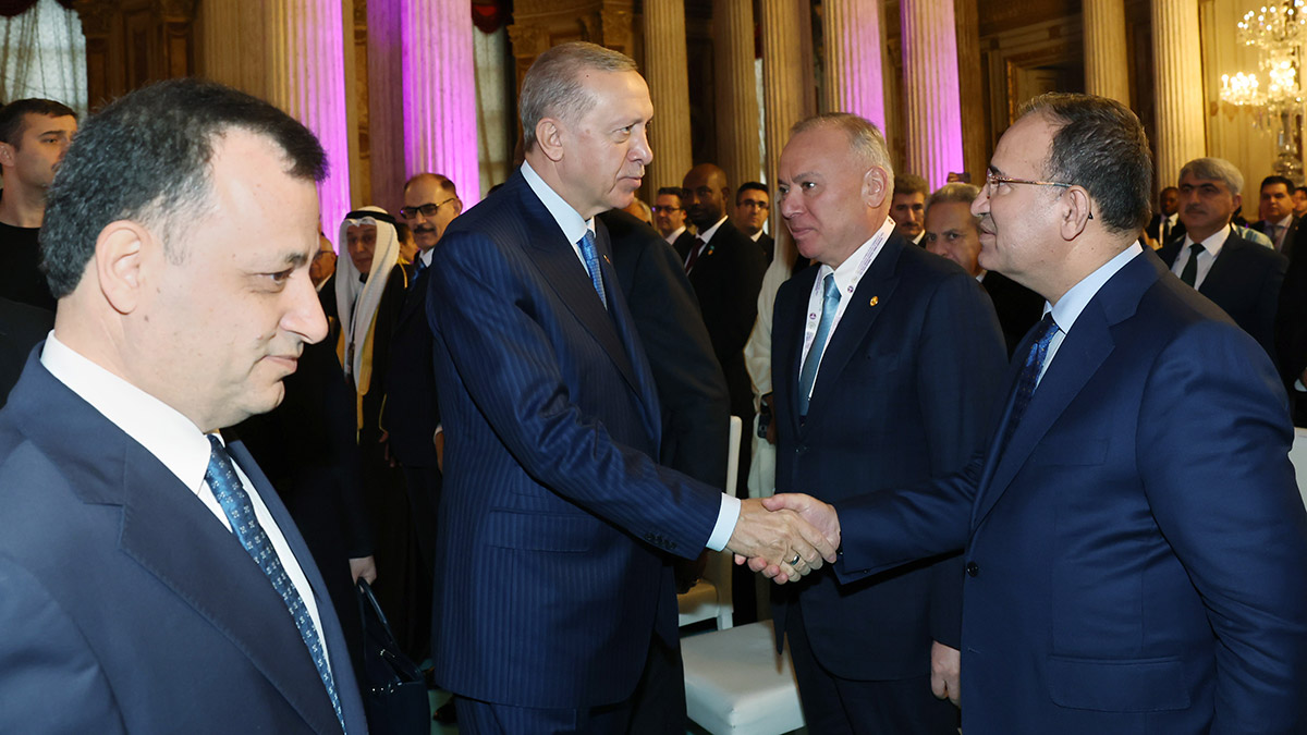 İslam Dünyası Anayasa Yargısı Konferansı Açılış Kongresi'nde konuşan Cumhurbaşkanı Recep Tayyip Erdoğan, "Hala FETÖ ele başının malikanesinin kapısını çalan olmadı" dedi.