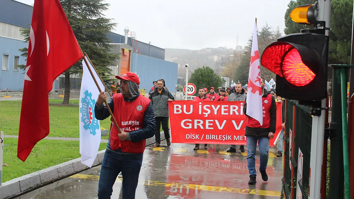Bekaert kocaeli fabrikasında işçiler grevde