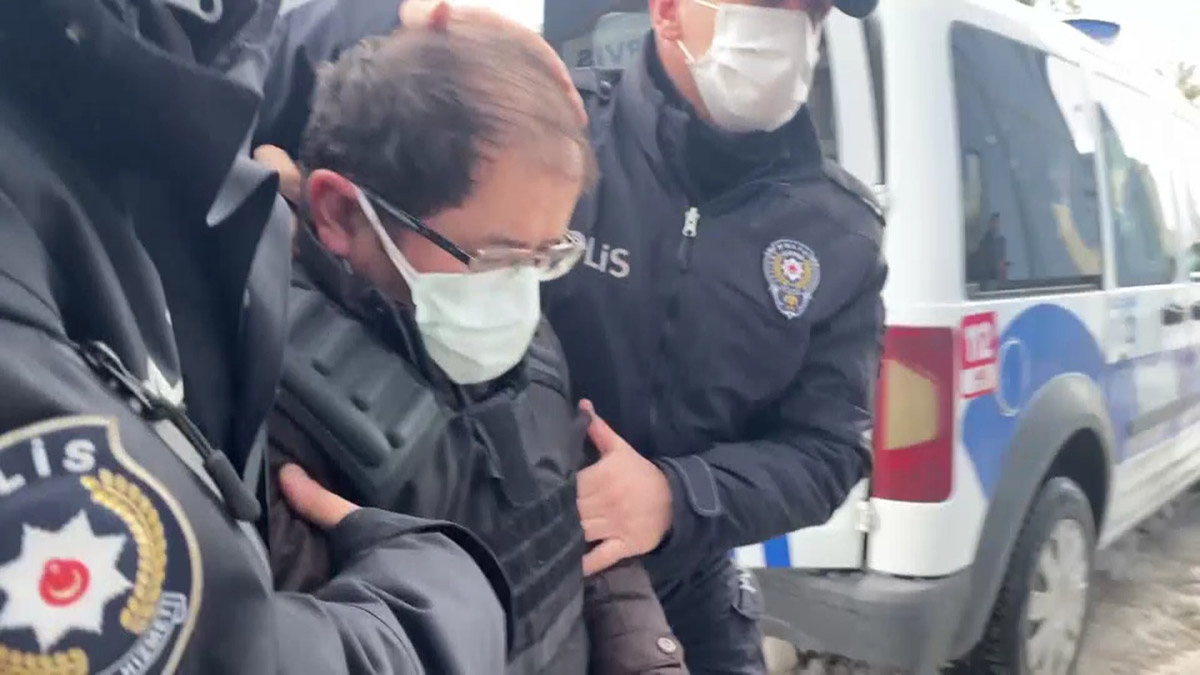 Eşini 18 yerinden bıçaklayıp öldüren sanık ve annesine müebbet istemi