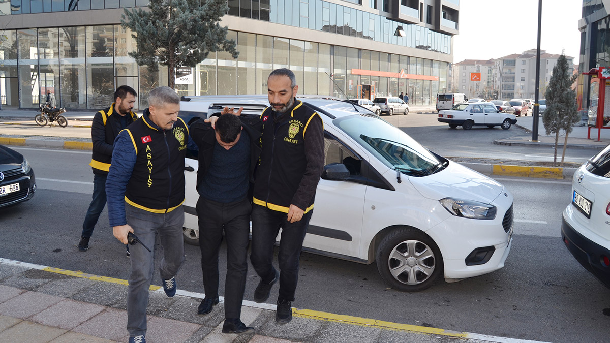 Tabancayla vurularak öldürülen Melike toprağa verildi