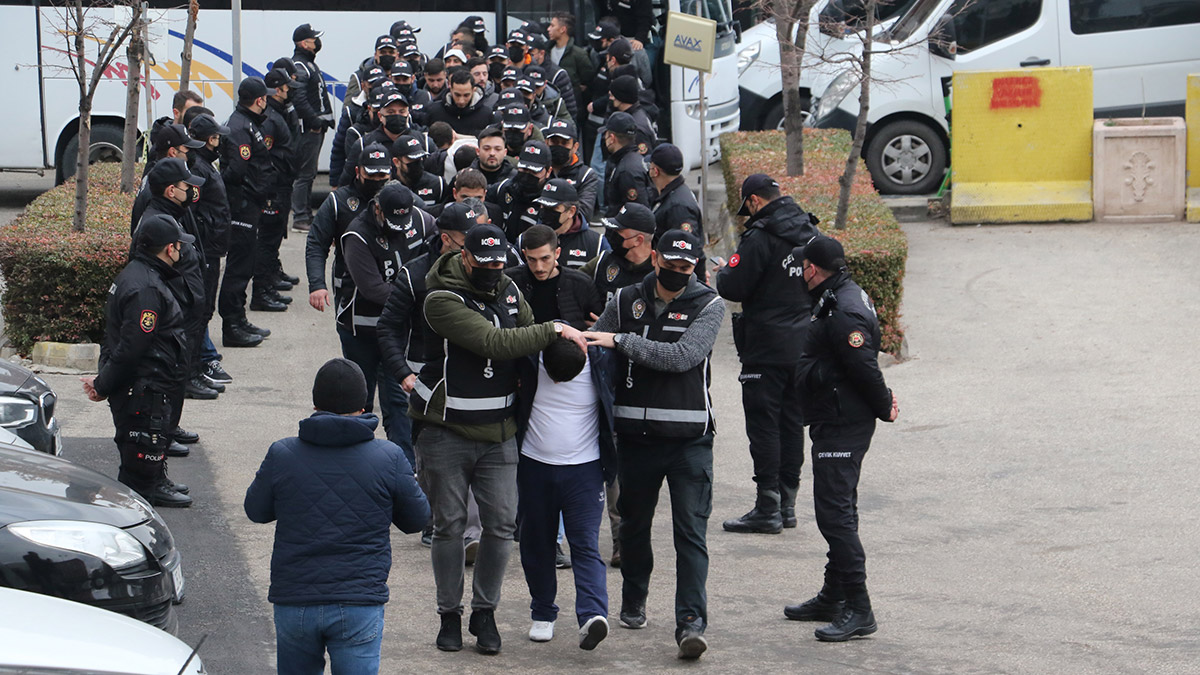 Silindir operasyonunda gözaltına alınan şüpheliler adliyede