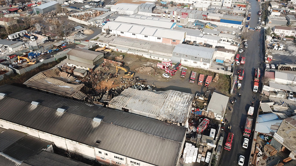 Eyüpsultan'da yanan fabrikada kayıp işçinin cesedine ulaşıldı