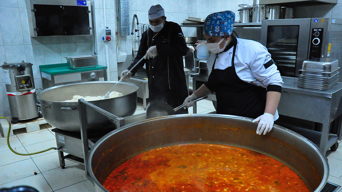 Fabrika gibi çalışan okulda 1 milyon 200 bin TL'lik ciro