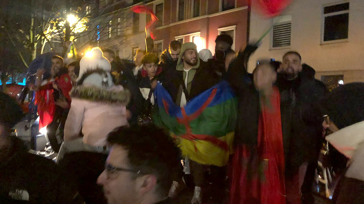 Köln'de Faslı taraftarlar tur sevinci yaşadı