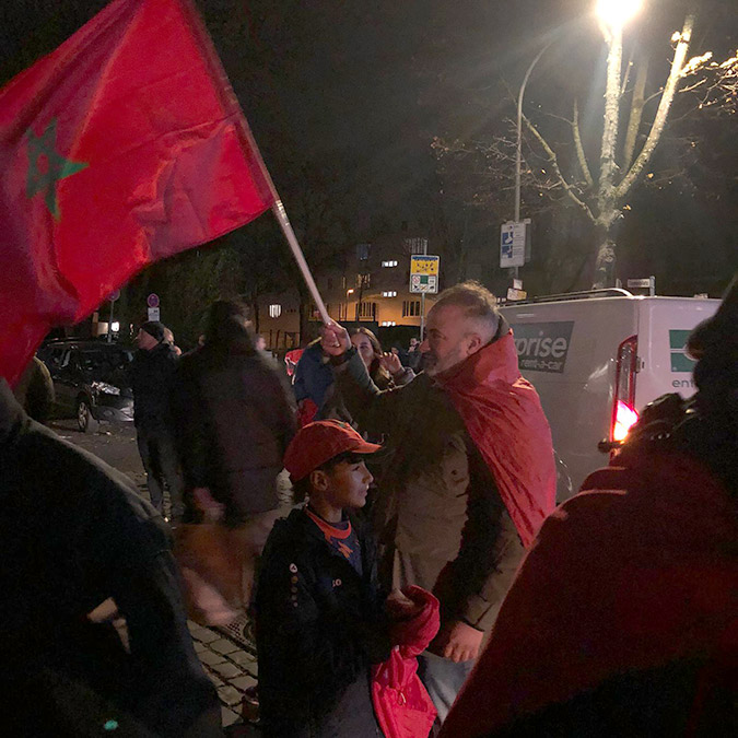 Köln'de Faslı taraftarlar tur sevinci yaşadı