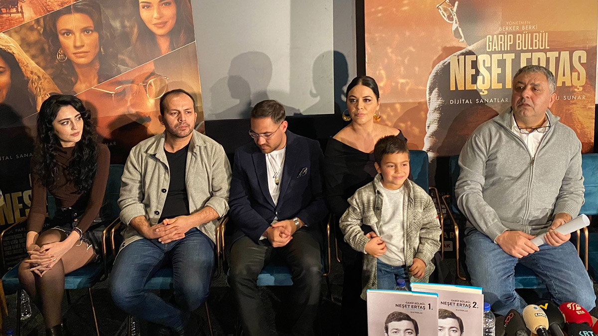 Garip Bülbül Neşet Ertaş filminin tanıtım toplantısında konuşan yapımcı Mustafa Uslu, filmin 'kişilik haklarını ihlal ettiği' gerekçesiyle mahkemeye başvuran Ertaş ailesinin, iddialarına yönelik, "Bu insanlar son 15 yılında Neşet Ertaş'ın hayatında yok. Bu filmi hiç kimse durduramaz, hiç kimse engelleyemez" dedi.