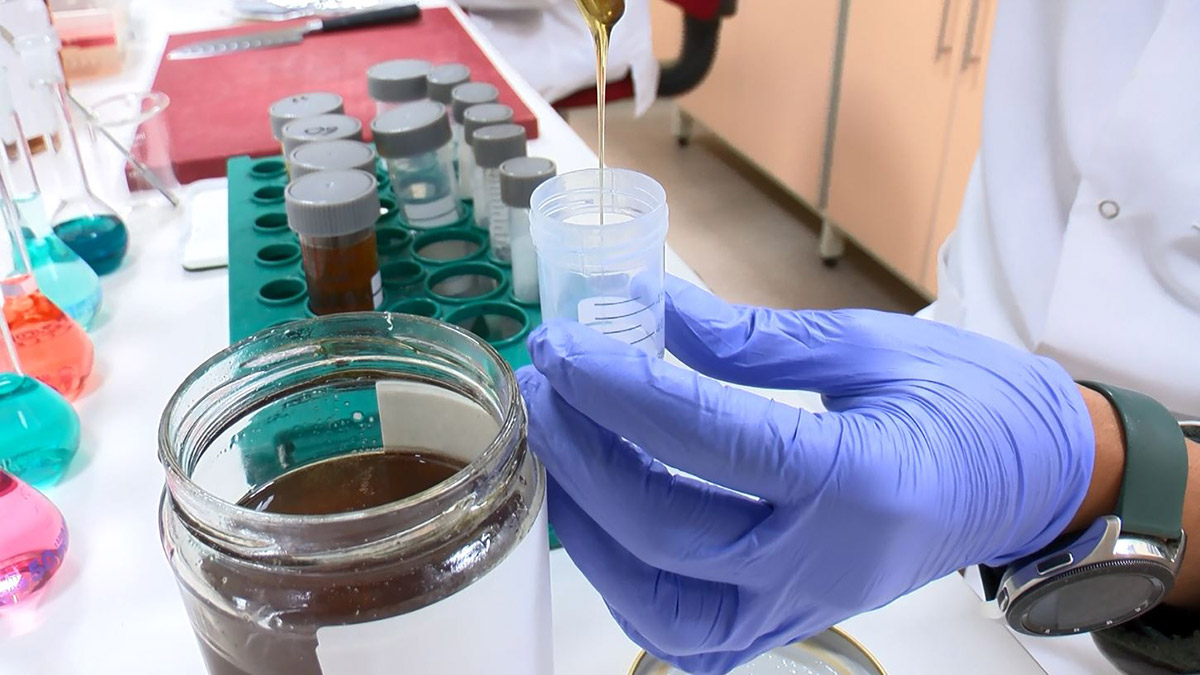 Tarım ve Orman Bakanlığı, Gıda ve Kontrol Genel Müdürlüğü Ulusal Gıda Referans Laboratuvarı Müdürü Gıda Mühendisi Dr. Berrin Şenöz, "Yılda 5 bin gıda numunesi analiz ediliyor, yüzde 5- 10 civarında sorunlu ürün çıkabiliyor" dedi.