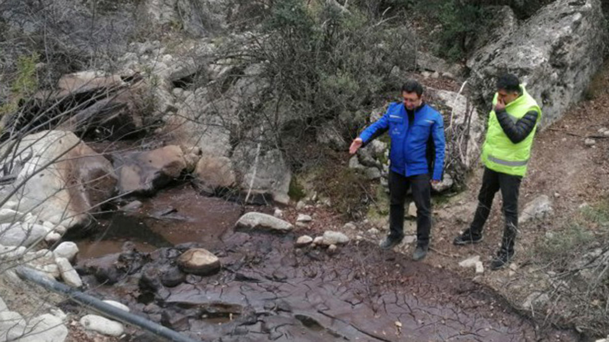 Göksu Nehri'ni kirleten 2 fabrikaya para cezası