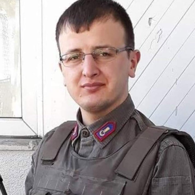 Parktan geçen öğretmene kamyon çarptı