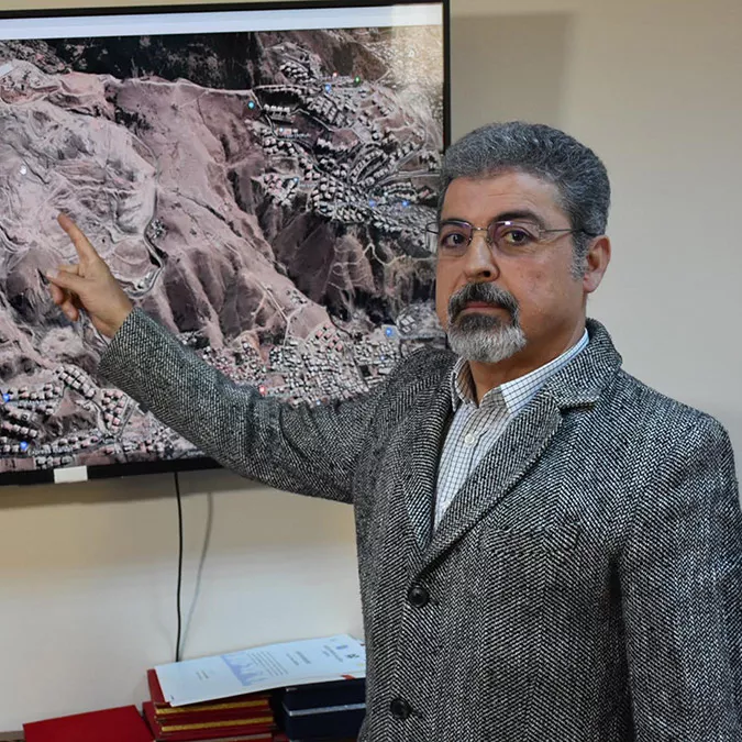 Daum müdürü prof. Dr. Hasan sözbilir, "harmandalı fayı, çöp depolama alanının oturacağı zemini önceden paramparça etti. Yani çöp depolama alanı, jeolojik olarak sakıncalı bir zemine oturtulmuş. Aşırı yağmur ve 30 ekim 2020 depremindeki ana şok ve artçıların bölgeyi sürekli sarsması da zemini olumsuz etkilendi" dedi.