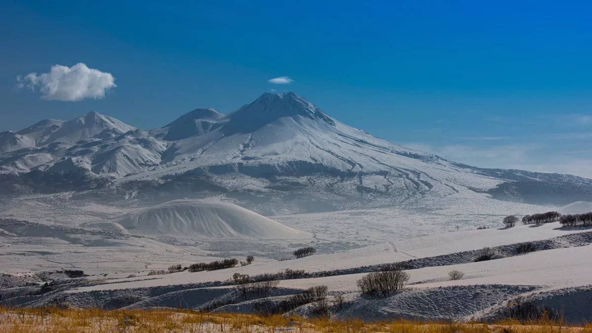 Türkiye'nin en genç volkanik dağlarından olan hasan dağı'nda volkanik hareketliliğin olup olmadığının incelenmesi için jeodezik ve fiziksel sensörlerle izleme çalışması başlatıldı.