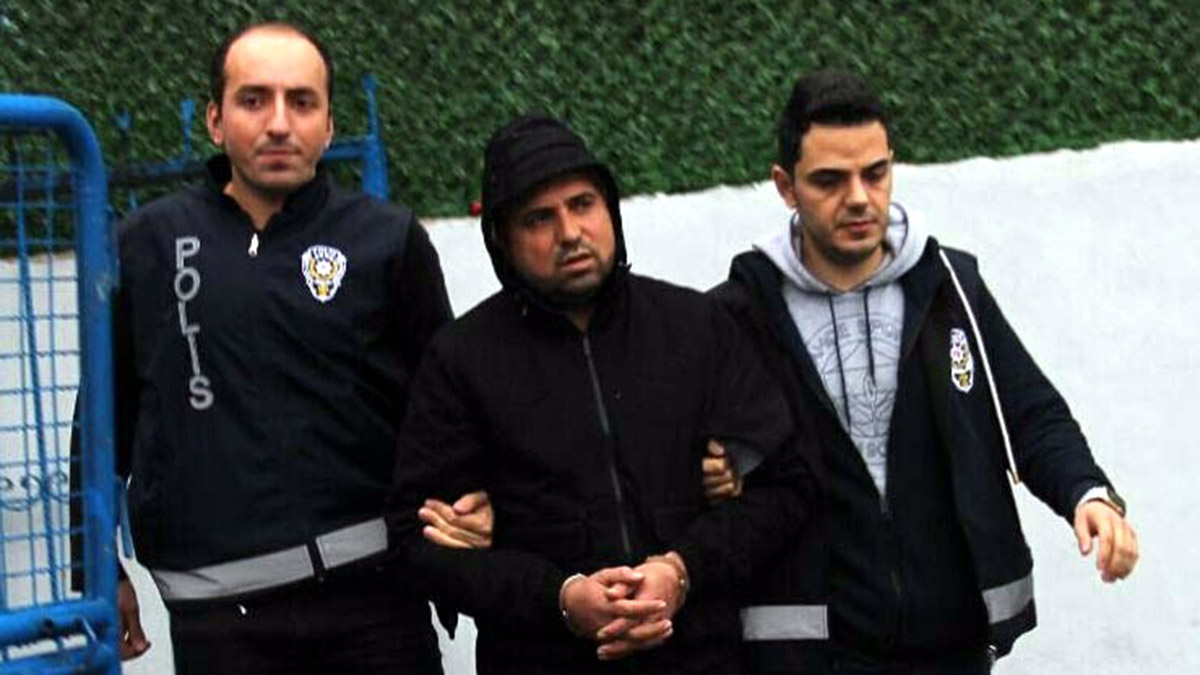 İzmir'de eşini kadın doktorun muayene etmesini isteyen M.A.K. tarafından darbedilip burnu kırılan kadın doğum asistanı Furkan Balcı’ya (29), olay sonrası verilen geçici hekim raporunda kafa travması teşhisi konulduğu belirtildi.