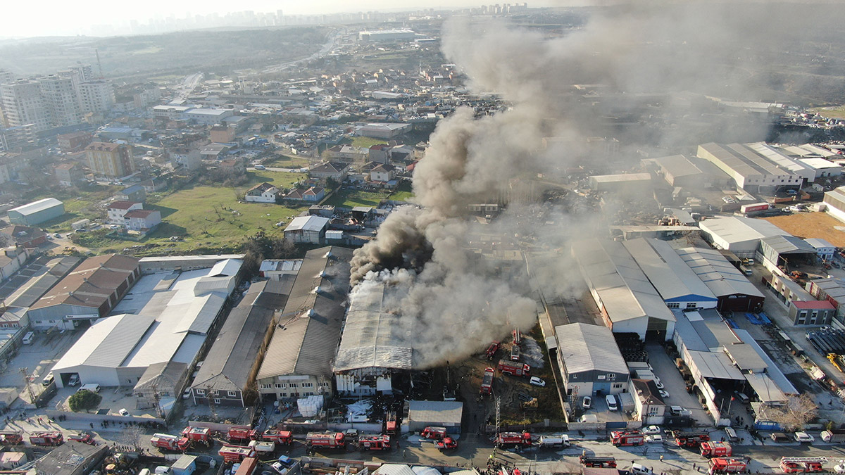 Eyüpsultan'da fabrikada yangın