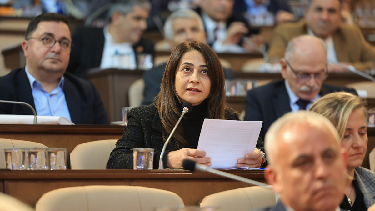 İBB Meclisi'nde tartışma çıktı. İBB Meclisi Aralık ayı ilk toplantısı Meclis 1. Başkanvekili Zeynel Abidin Okul Başkanlığı'nda Saraçhane'deki belediye binasında yapıldı.