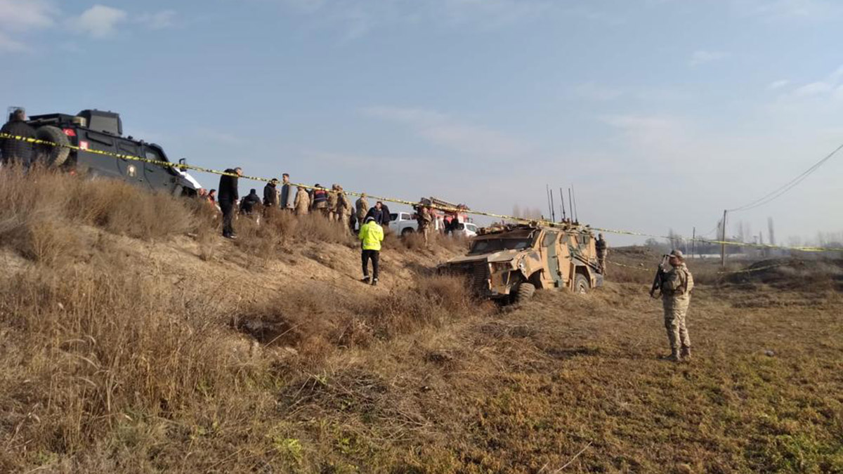 Lastiği patlayan zırhlı araç devrildi; 12 yaralı