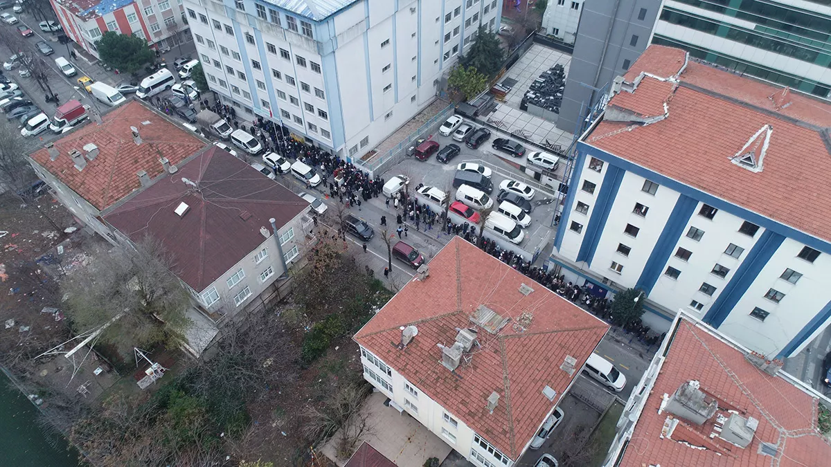 İstanbul'da sgk müdürlükleri önünde yoğunluk
