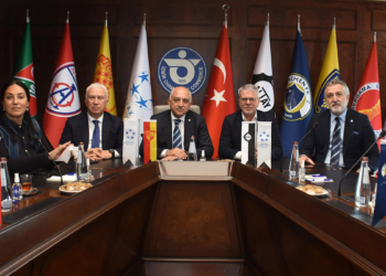 İzmir kulüpleri omuz omuza