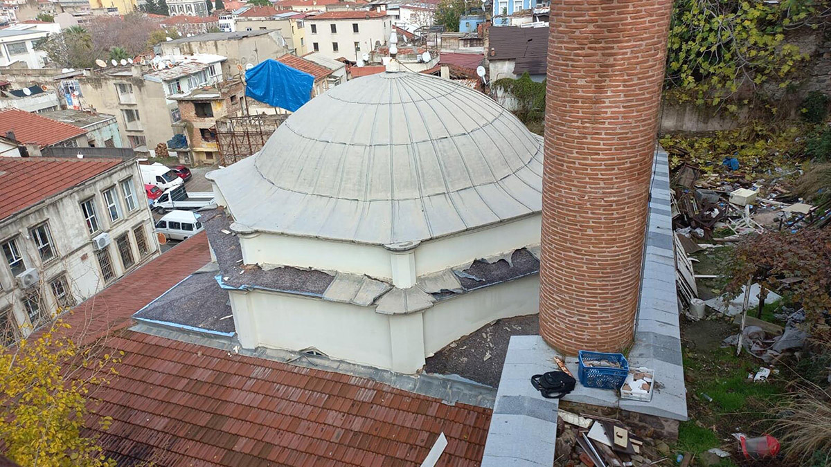 Tarihi camiler hırsızların hedefi oldu