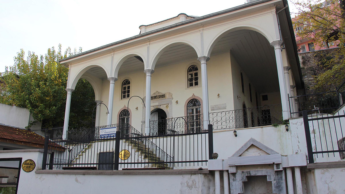 Tarihi camiler hırsızların hedefi oldu