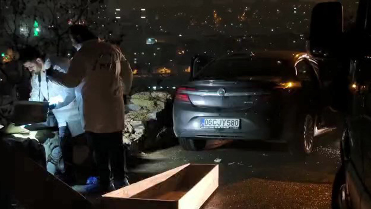 Kağıthane'de otomobilde intihar