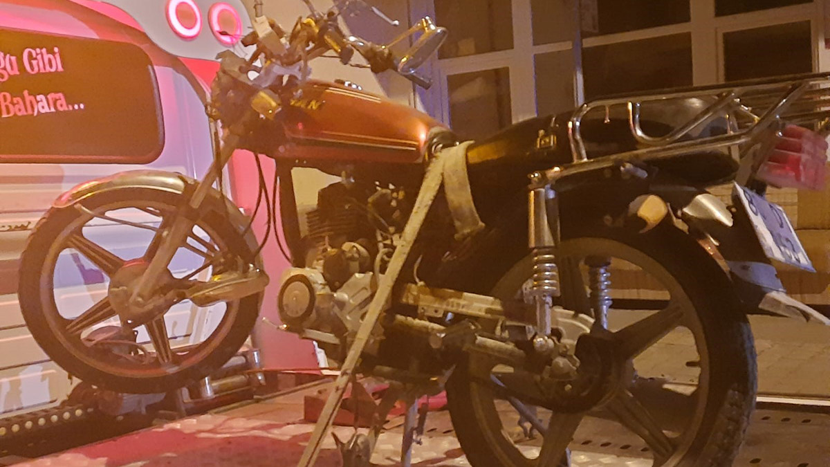 Kamyonet ile çarpışan motosikletin sürücüsü öldü