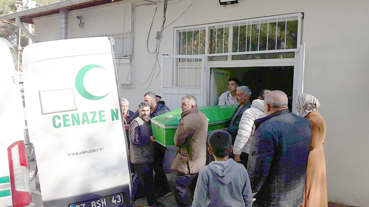 Kamyonetin çarptığı Hiranur kurtarılamadı