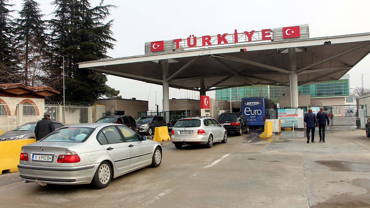 Yılbaşı alışverişleri için Edirne'ye akın