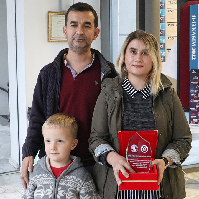 Genç yaşta erkek kardeşini trafik kazasına kurban veren bir çocuk annesi Elif Çağdaş,(26), kardeşinin organlarıyla 2 kişiye, kendisi de eşine hayat verdi.