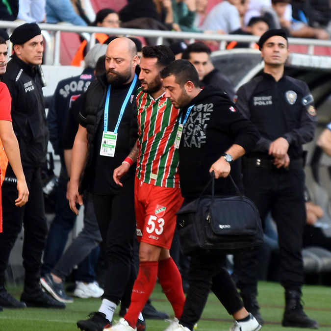 Karşıyaka'da Ertuğrul'un çapraz bağlarında esneme var