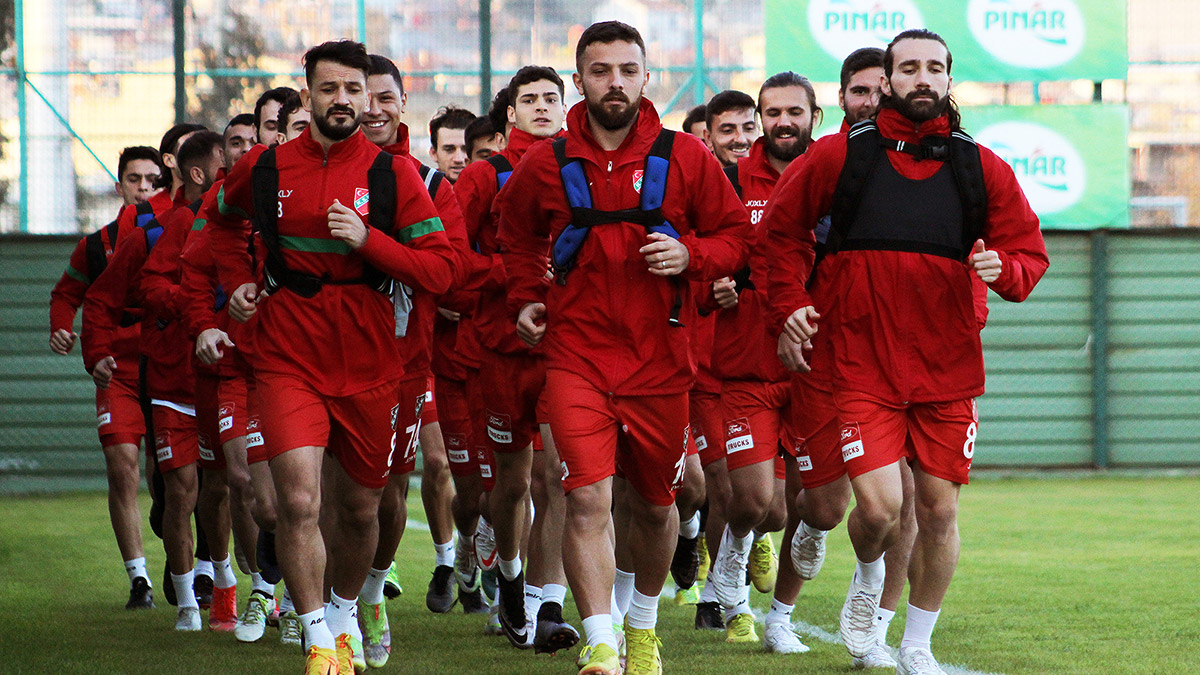 Karşıyaka'yı ligdeki kontenjan sıkıntısı zorluyor