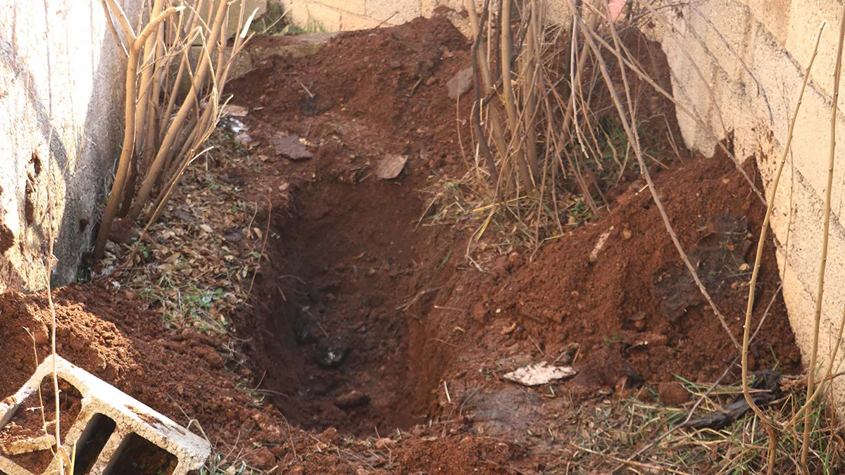 Gaziantep'te 2 yıldır kayıp olarak aranan mehmet ali topallar'ın (23), 3 kişi tarafından öldürülüp, metruk bir bağ evinin bahçesine gömüldüğü ortaya çıktı.