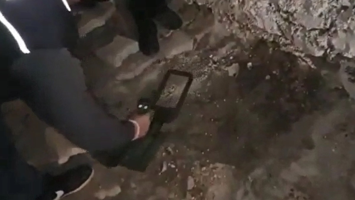 Toprağa gömülü kalaşnikof tüfeği ele geçirildi