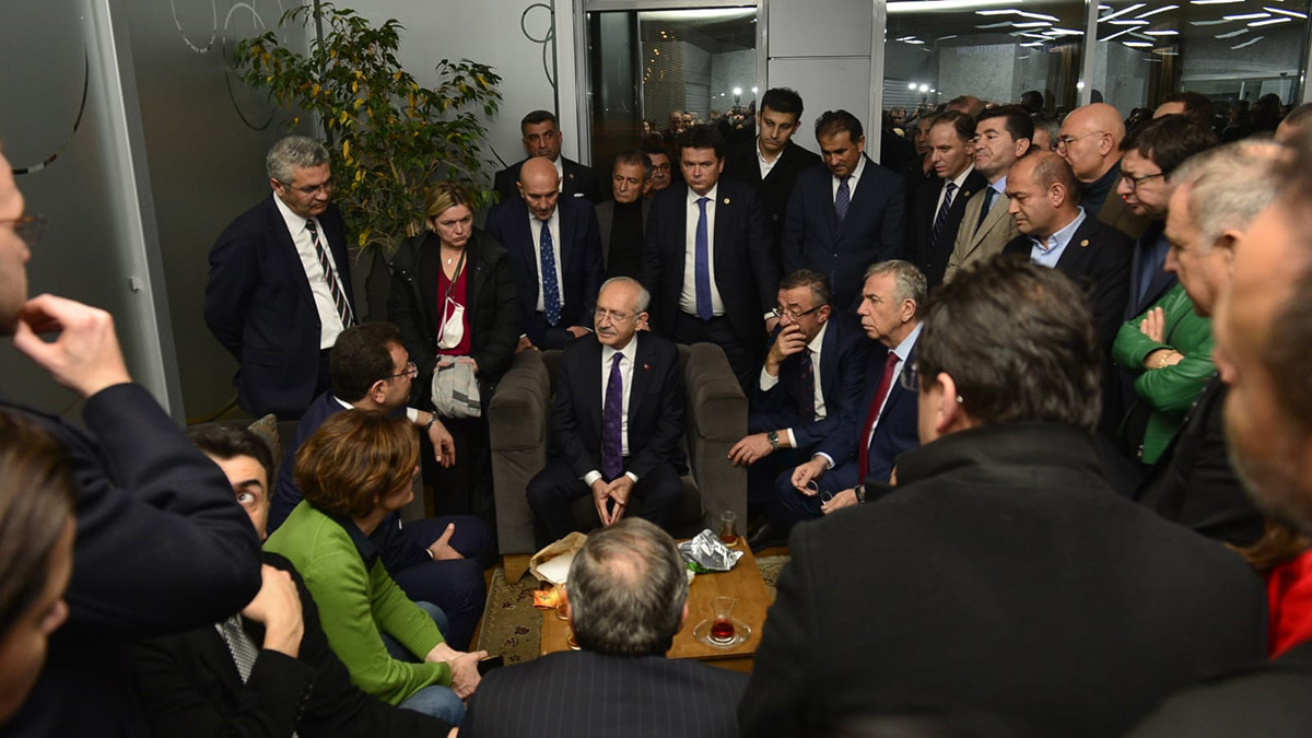 Kılıçdaroğlu İmamoğlu'na verilen cezanın ardından İstanbul'a geldi