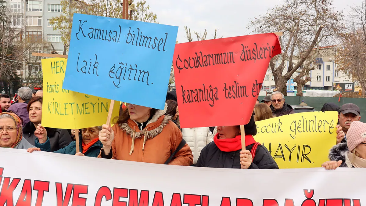 Edirne’nin keşan ilçesinde çocuk istismarına karşı yürüyüş ve basın açıklaması düzenlendi.