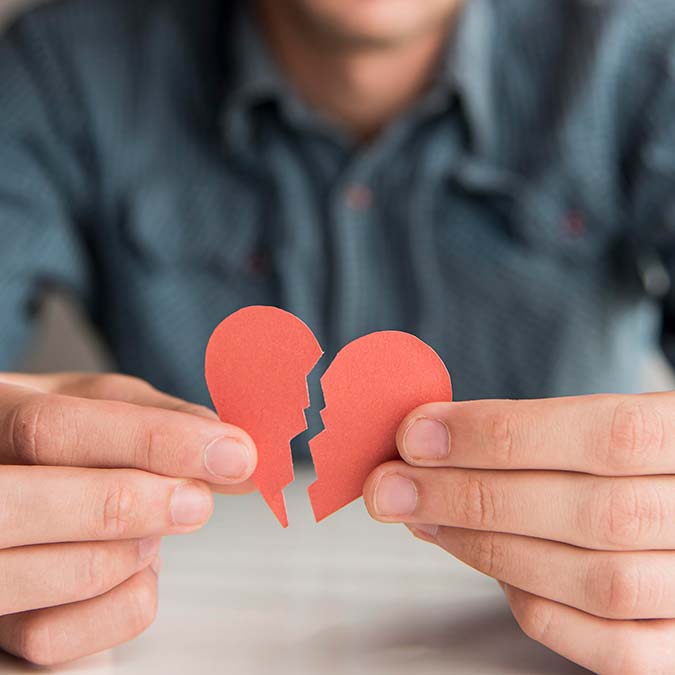 Bazılarımız sevmeyi bilmiyor...