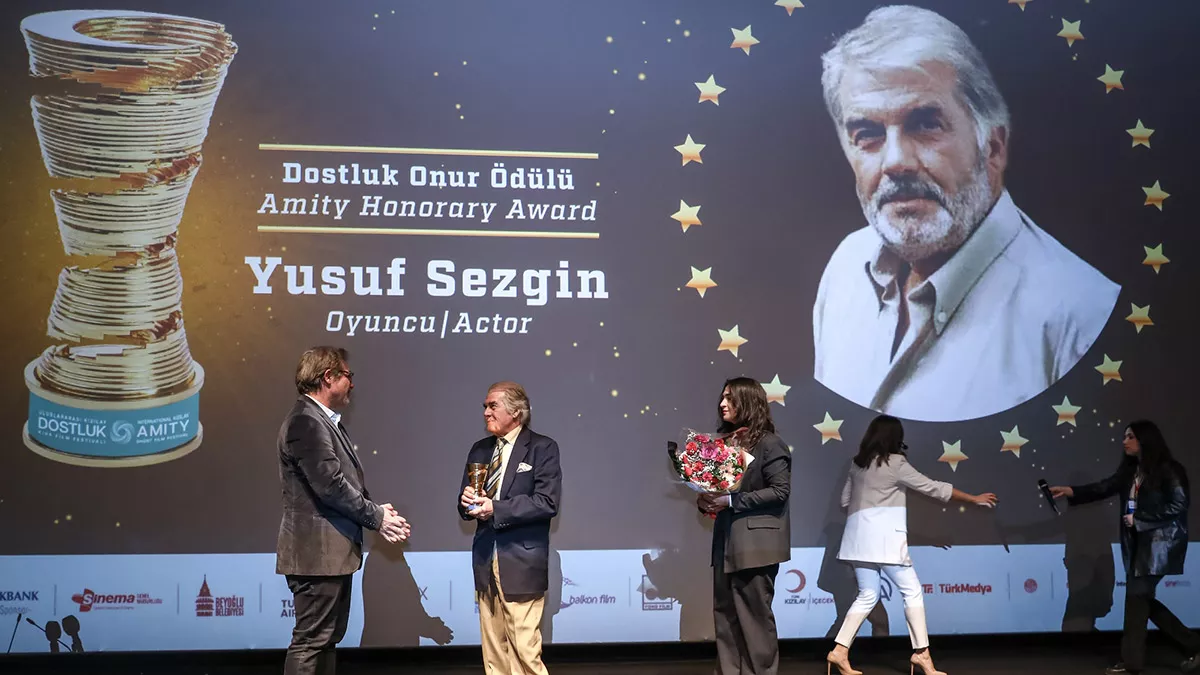 Türk kızılay çatısı altında kültür ve turizm bakanlığı ve sinema genel müdürlüğü’nün destekleriyle düzenlenen 5’inci uluslararası kızılay dostluk kısa film festivali ödülleri sahiplerine takdim edildi.