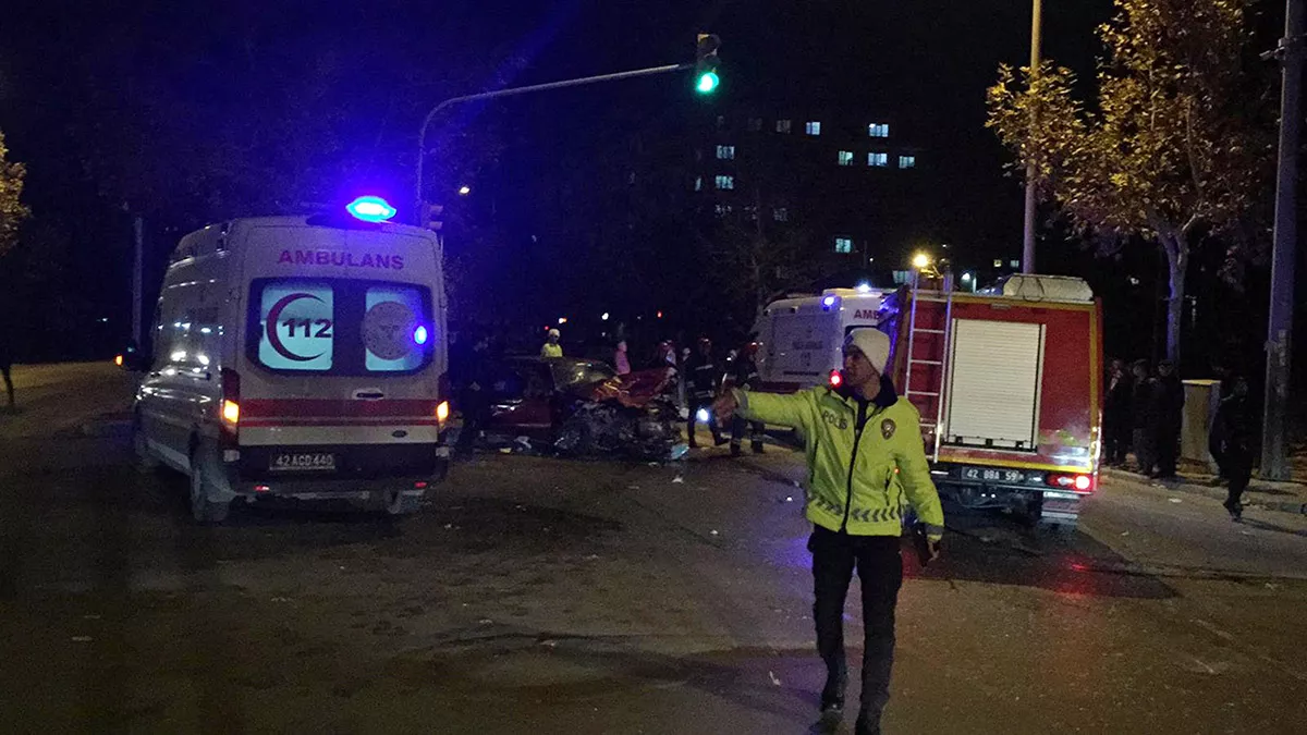 Konya'da hasta taşıyan ambulans kaza yaptı; 7 yaralı