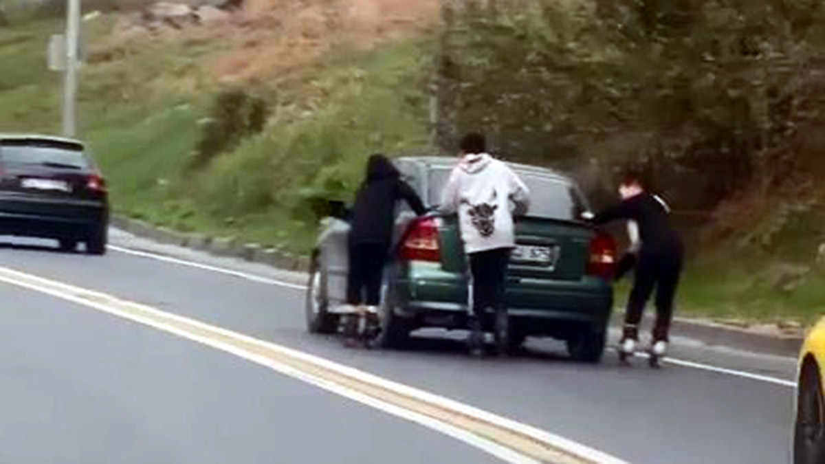 Küçükçekmece'de patenli çocuklar yürekleri ağıza getirdi